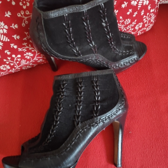 Vince Camuto leather and suede platform booties - Picture 10 of 11